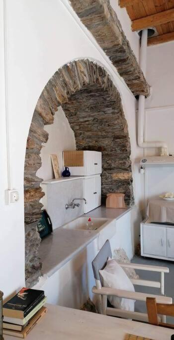 Naxos Mountain Retreat - Tiny House Build On Rock Apartamento Koronos Exterior foto
