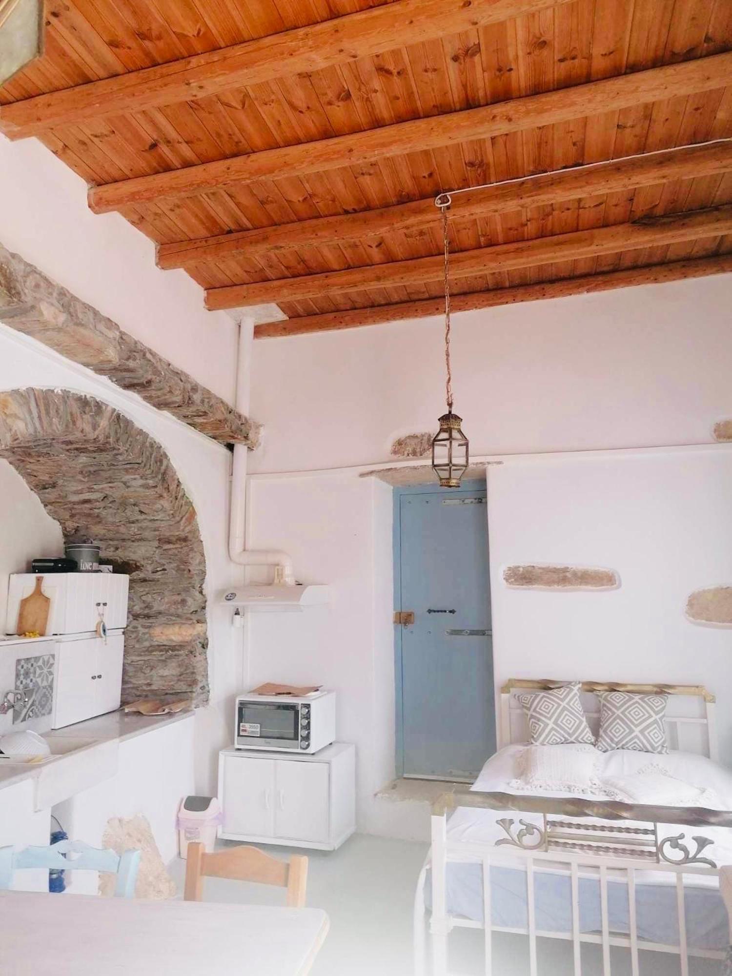 Naxos Mountain Retreat - Tiny House Build On Rock Apartamento Koronos Exterior foto